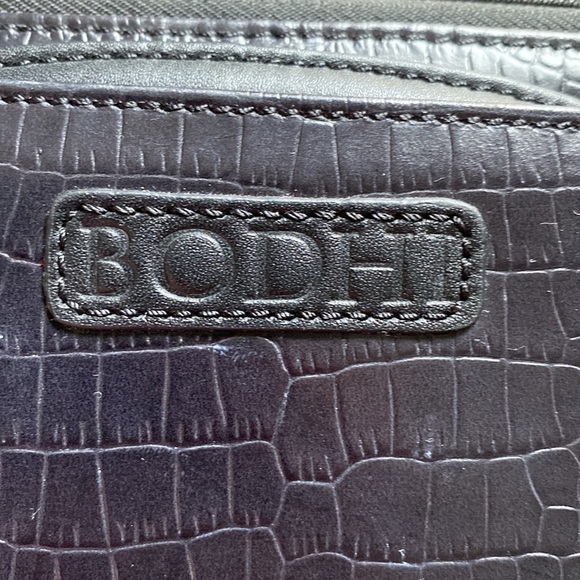 Bodhi Croc Tablet Carrying Case - Picture 8 of 14